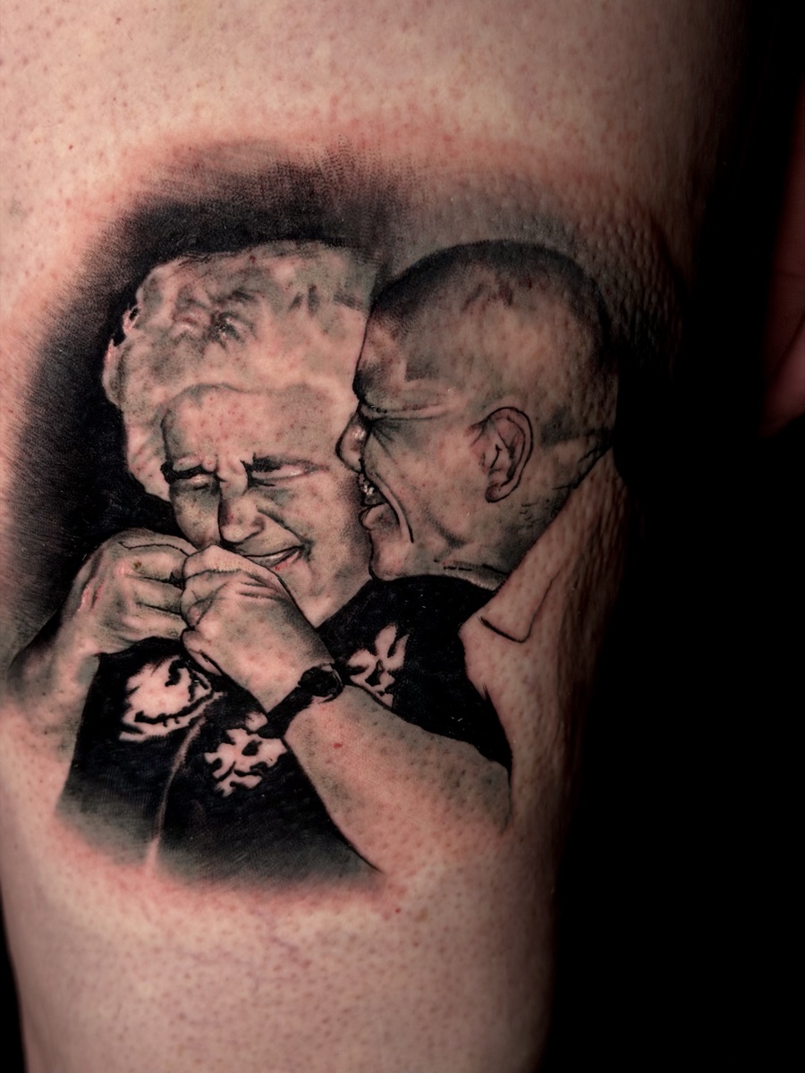 Tatuaggio realistico di Vincenzo Picaro — TheOutline Art Studio, Carrara