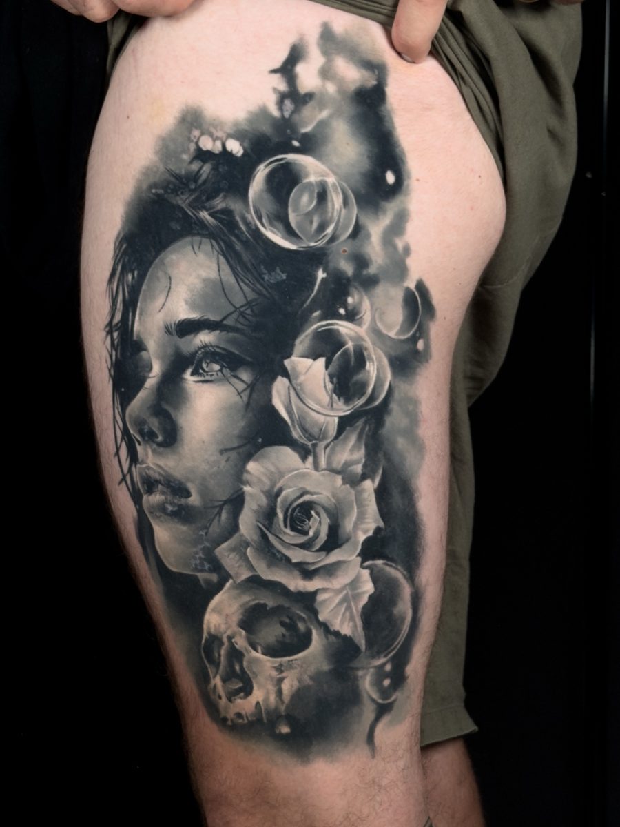 Tatuaggio realistico di Vincenzo Picaro — TheOutline Art Studio, Carrara